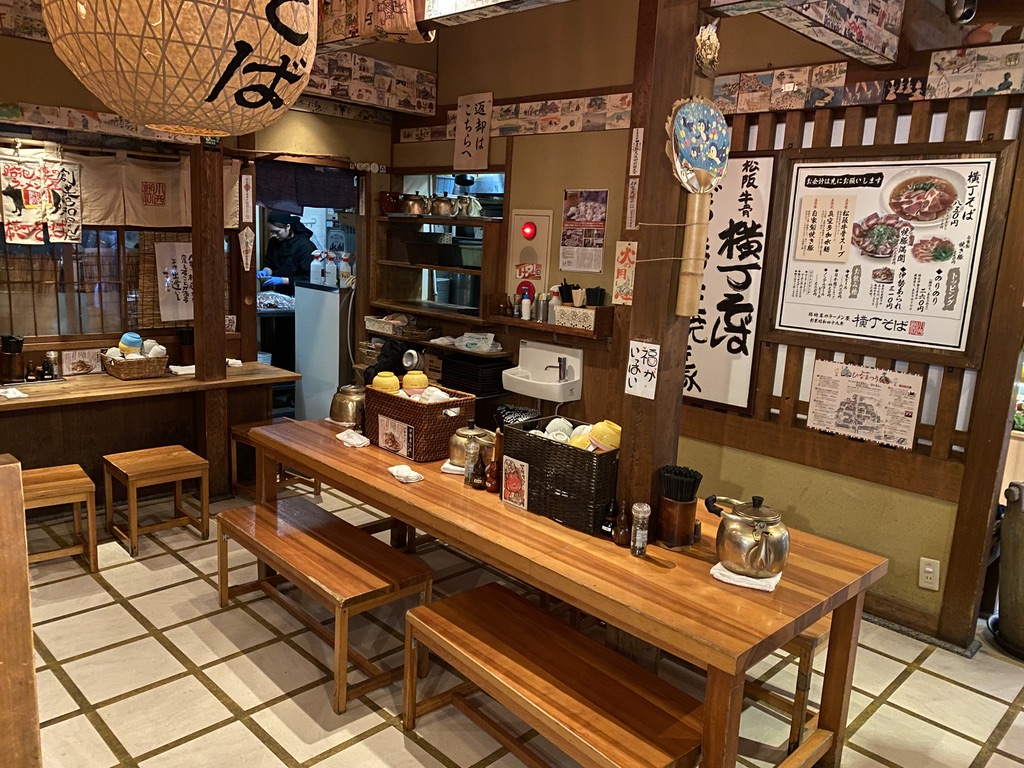 横丁そば 小西湖 店内