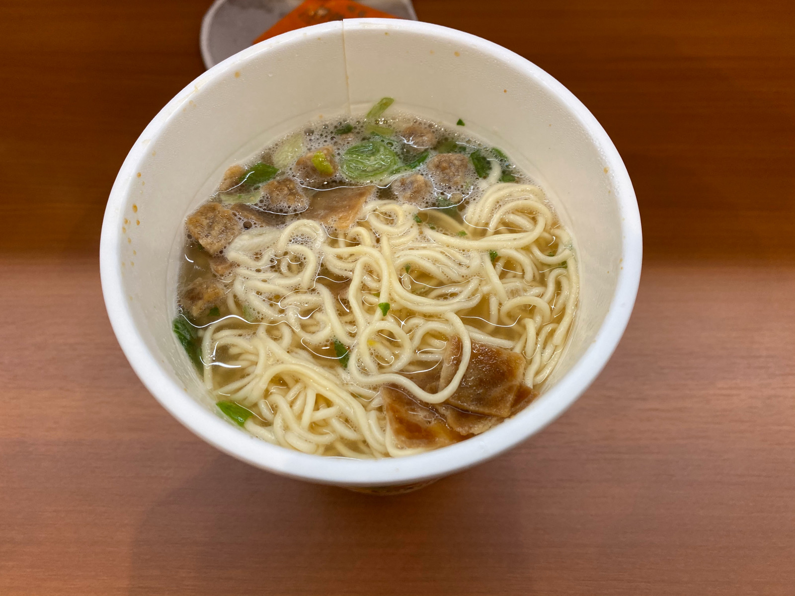 ファミマでライザップ 醤油豚骨ラーメン