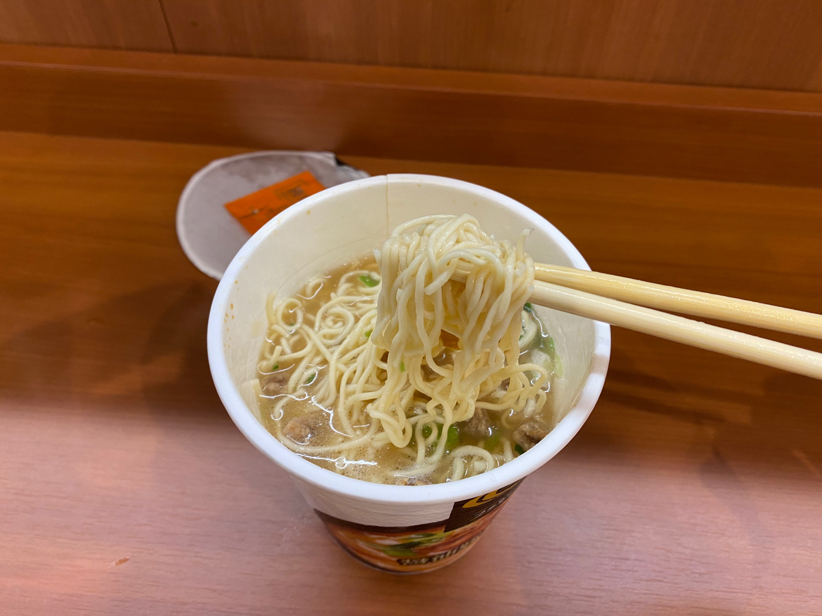 ファミマでライザップ 醤油豚骨ラーメン 【レビュー】血糖値測定も