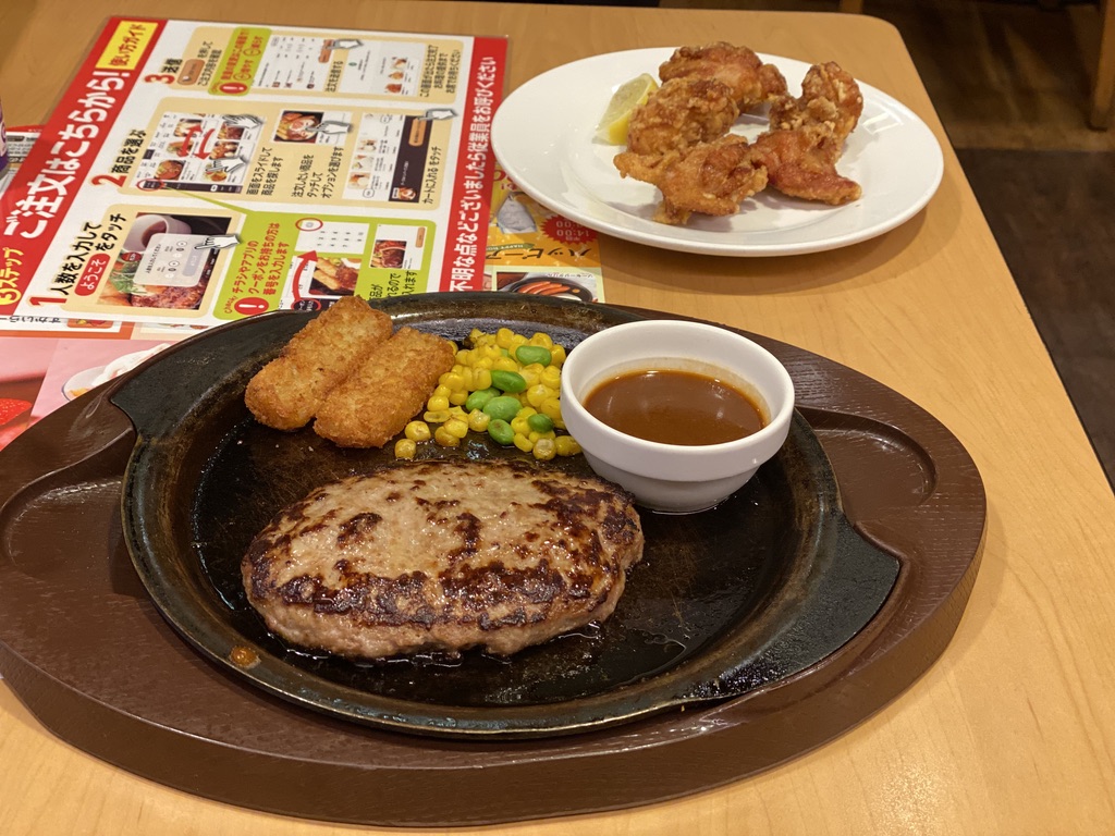 ガスト浦安店 全席ACアダプタ設置になっていた