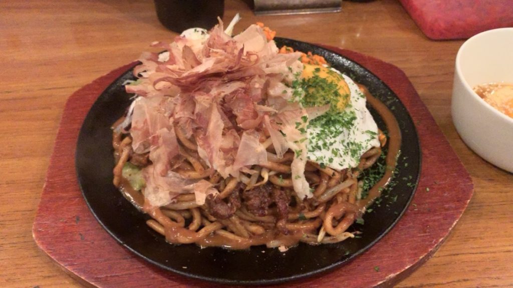 焼きそばは飲み物　池袋