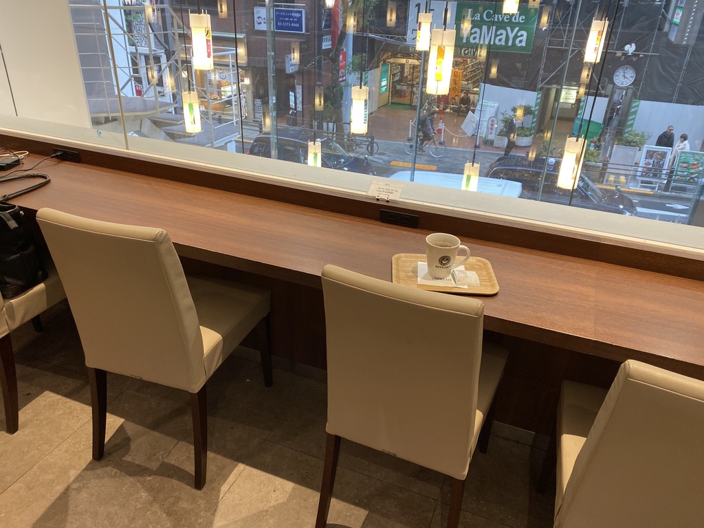KEY’S CAFE キーズカフェ 赤坂【レビュー】高速Wi-Fi ACアダプタが使えて 落ち着けるカフェ