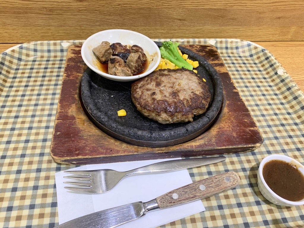 はんばーぐきっず 新浦安イオン【レビュー】ジューシーな鉄板焼ハンバーグ