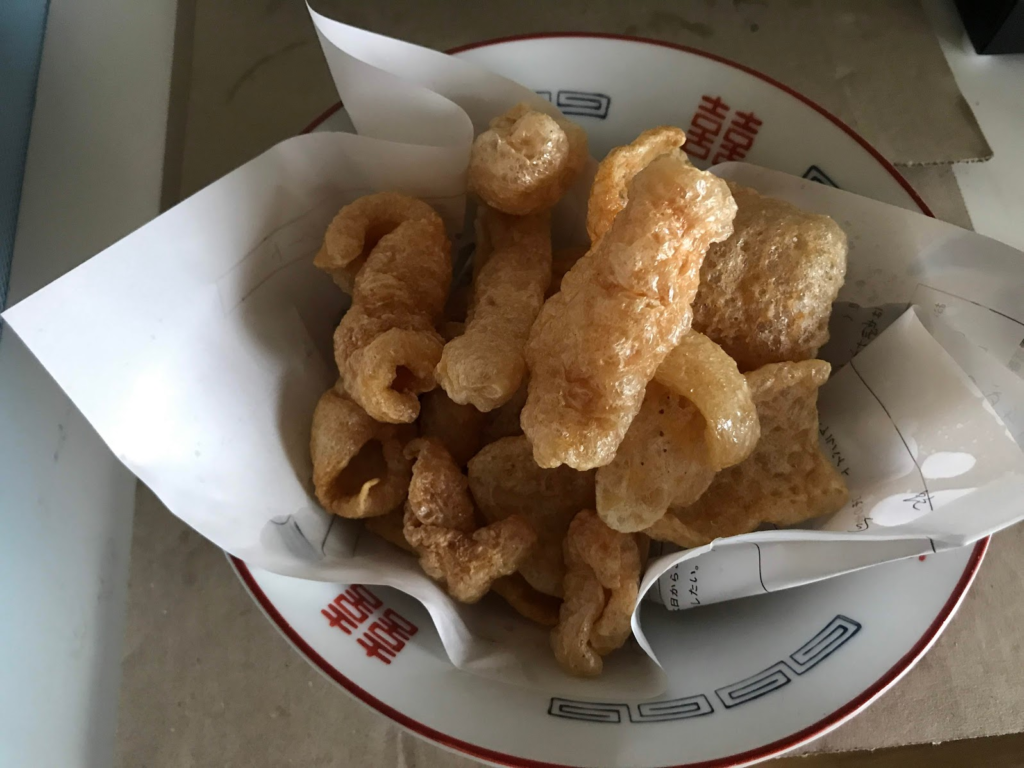 豚皮揚げ