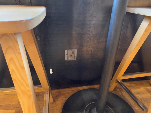 スターバックスBKK プノンペン ACアダプター