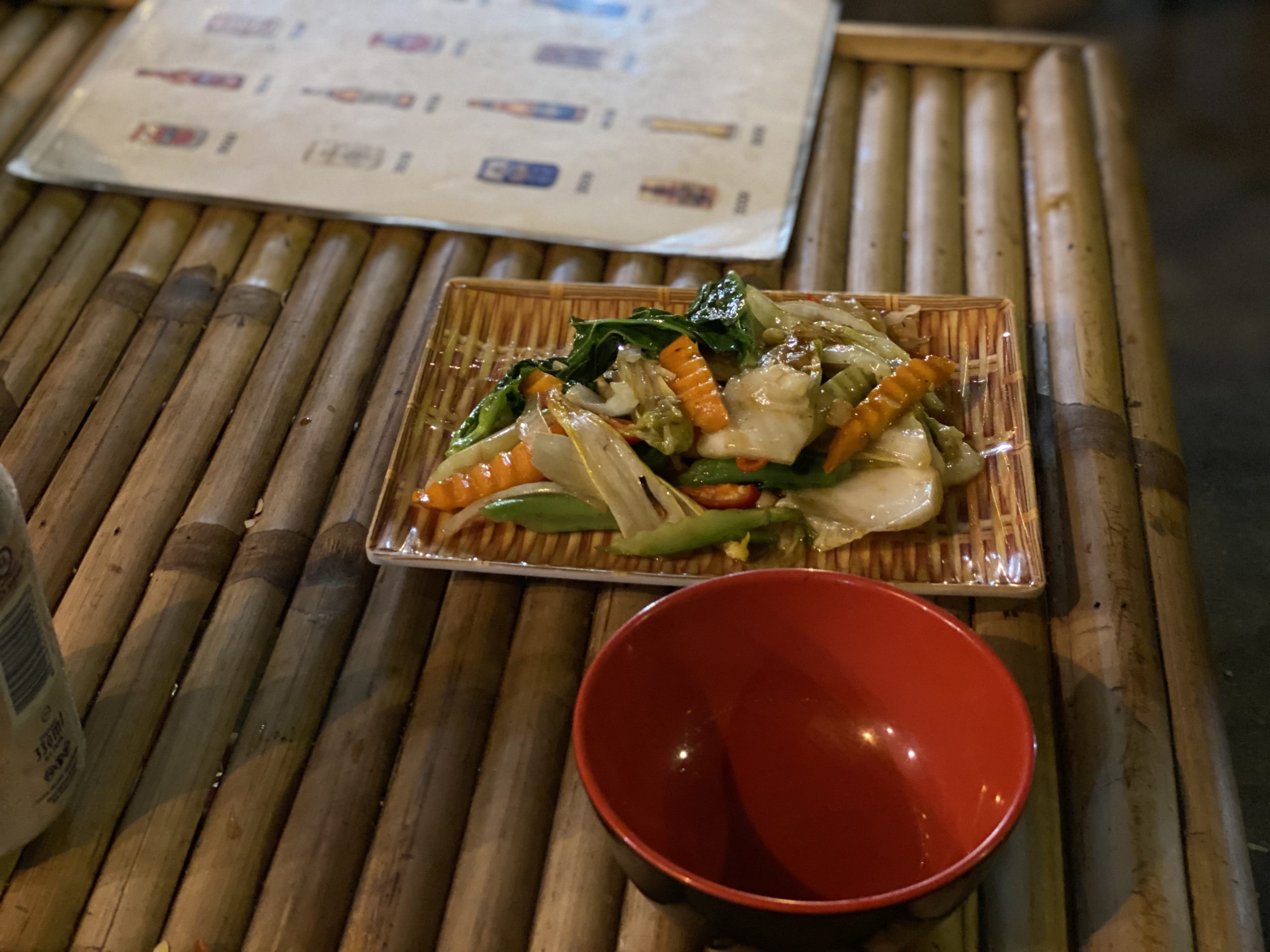 オウナローム パゴダ 近くの居酒屋 野菜炒め