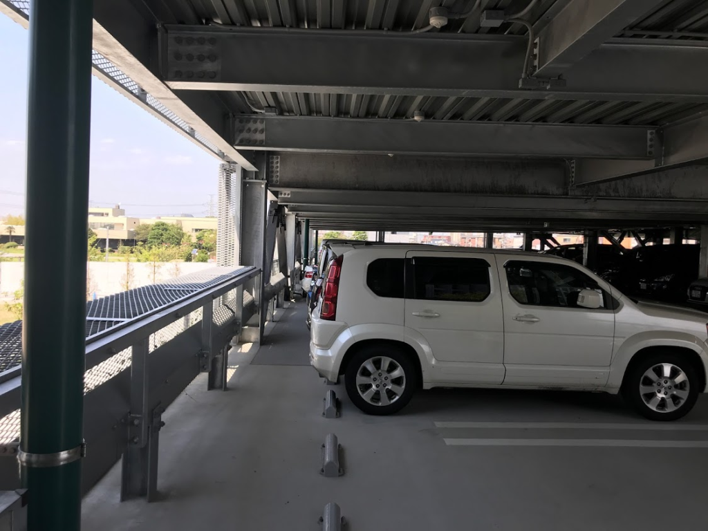 浦安図書館 駐車場と駐輪場