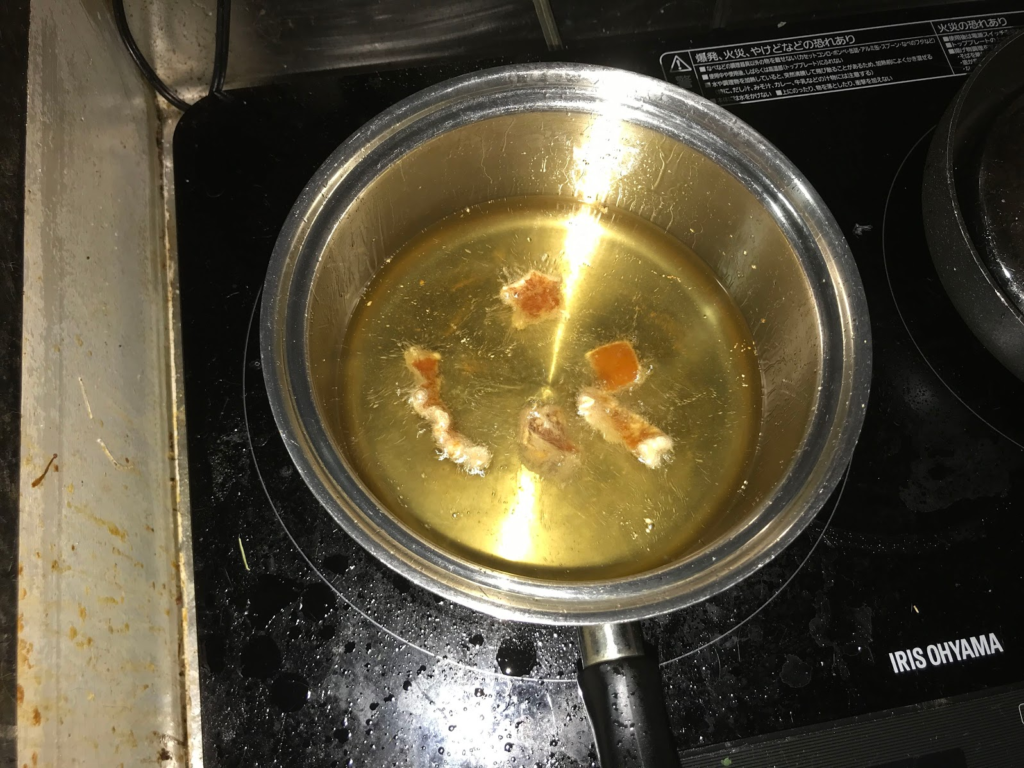 豚皮揚げ