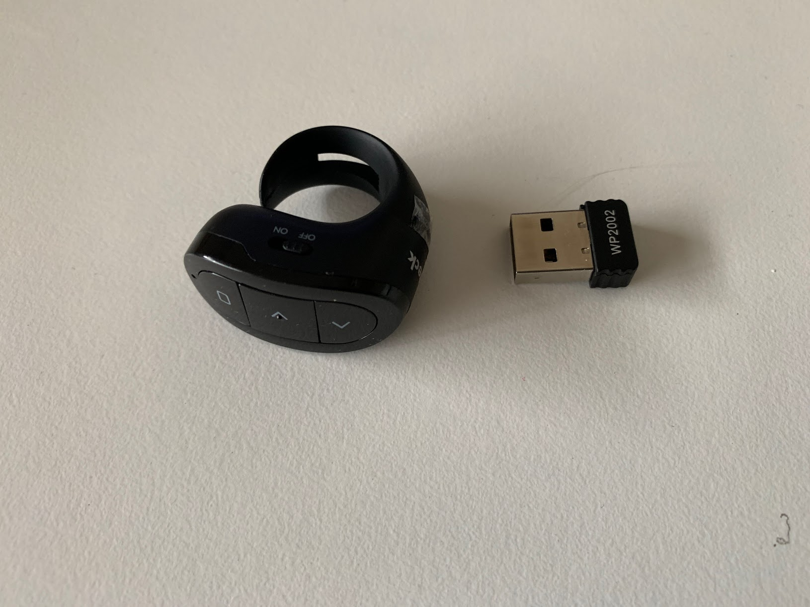 Inateck 充電式ワイヤレス フィンガープレゼンター 【レビュー】超小型 で使いやすい
