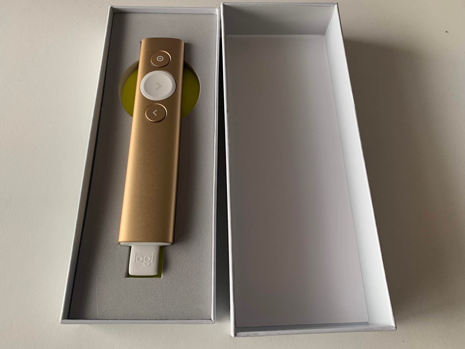 Logicool ロジクール R1000GD スポットライト プレゼンター 【レビュー】ポインター スライド送り購入してみた