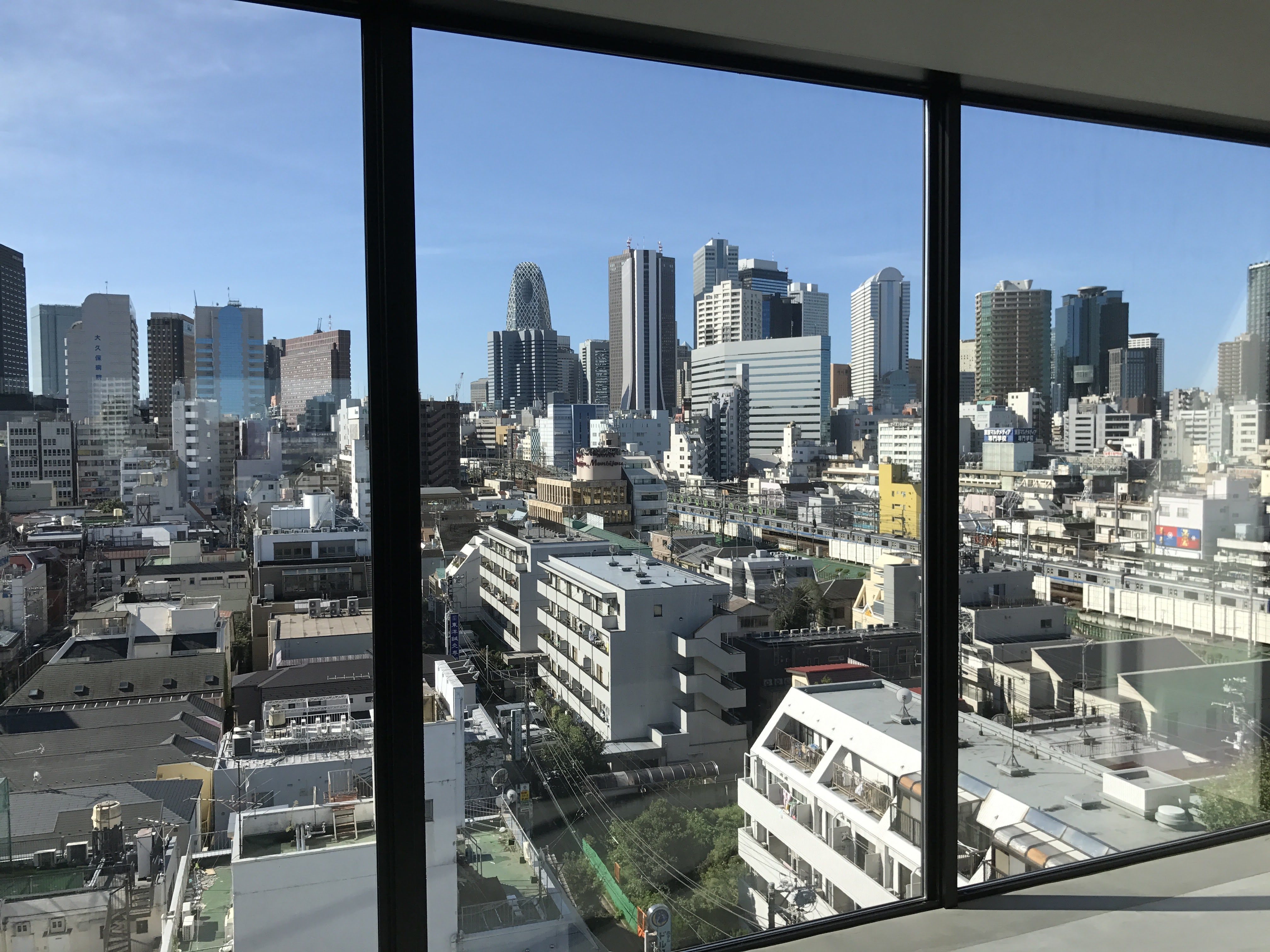 ナインアワーズ ninehours（9h）北新宿【レビュー】 広々としたワークスペースのある快適なカプセルホテル