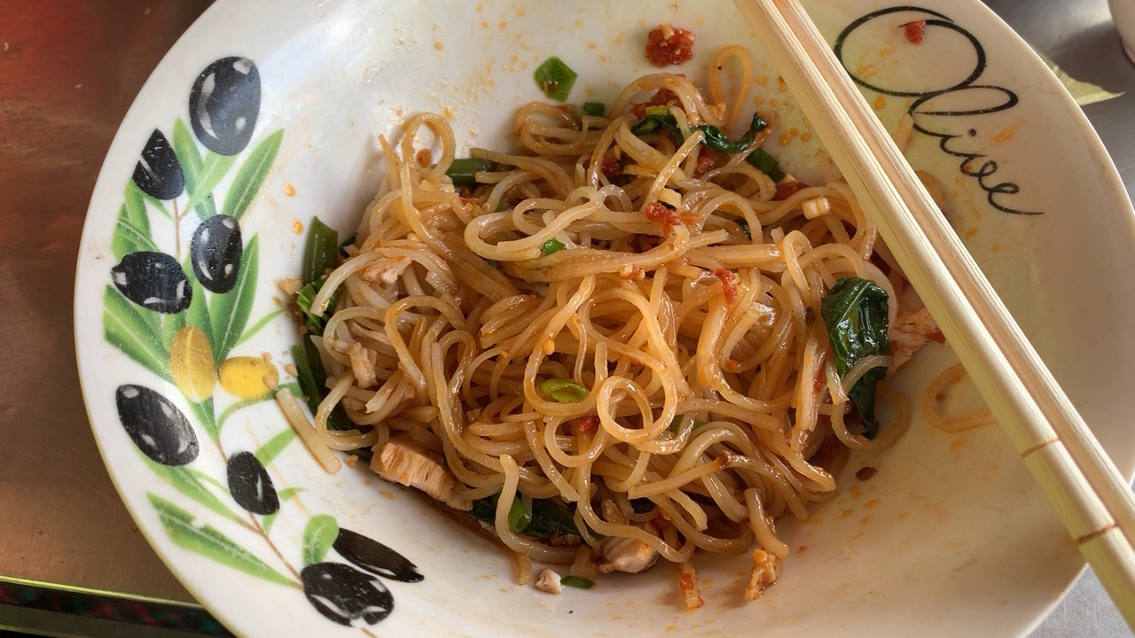 ミャンマー  ヤンゴン旅行 2019年9月 ローカルな屋台で食べた朝食がおいしい