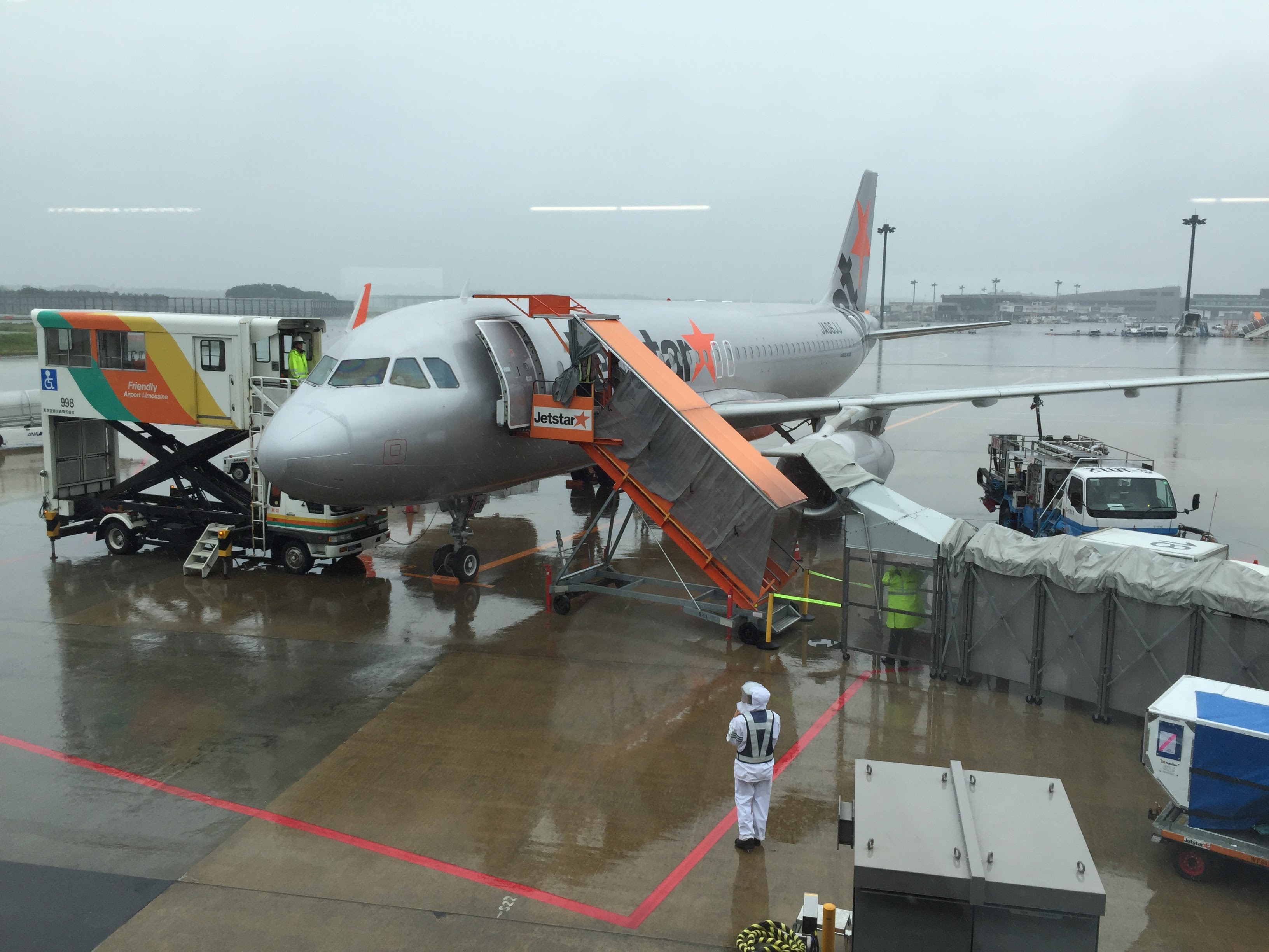 JetStar (ジェットスター) 成田から関西空港まで 2016年春大阪格安ツアー