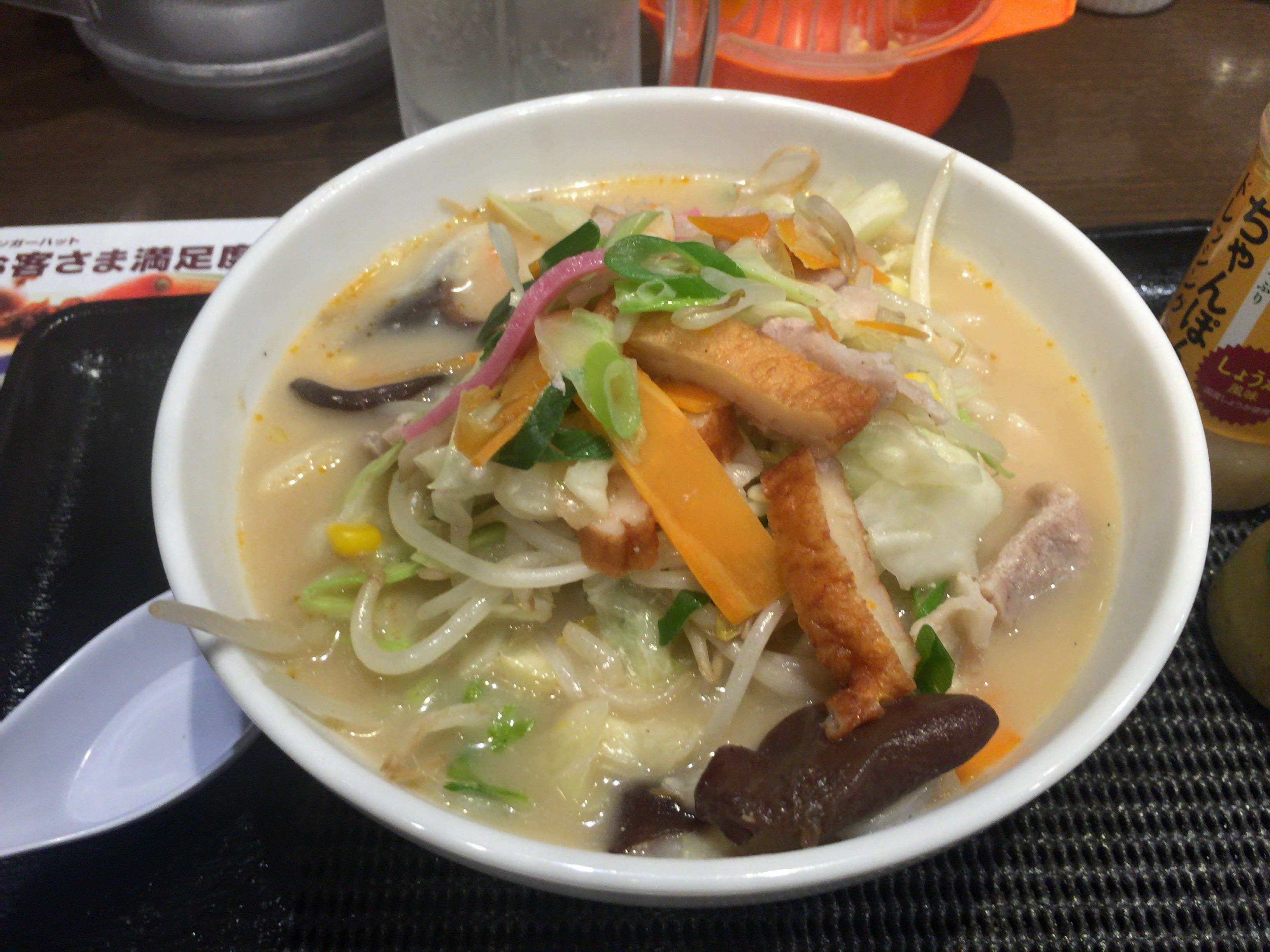 リンガーハット 野菜たっぷり食べるスープ【レビュー】糖質制限メニューは食べごたえあり！