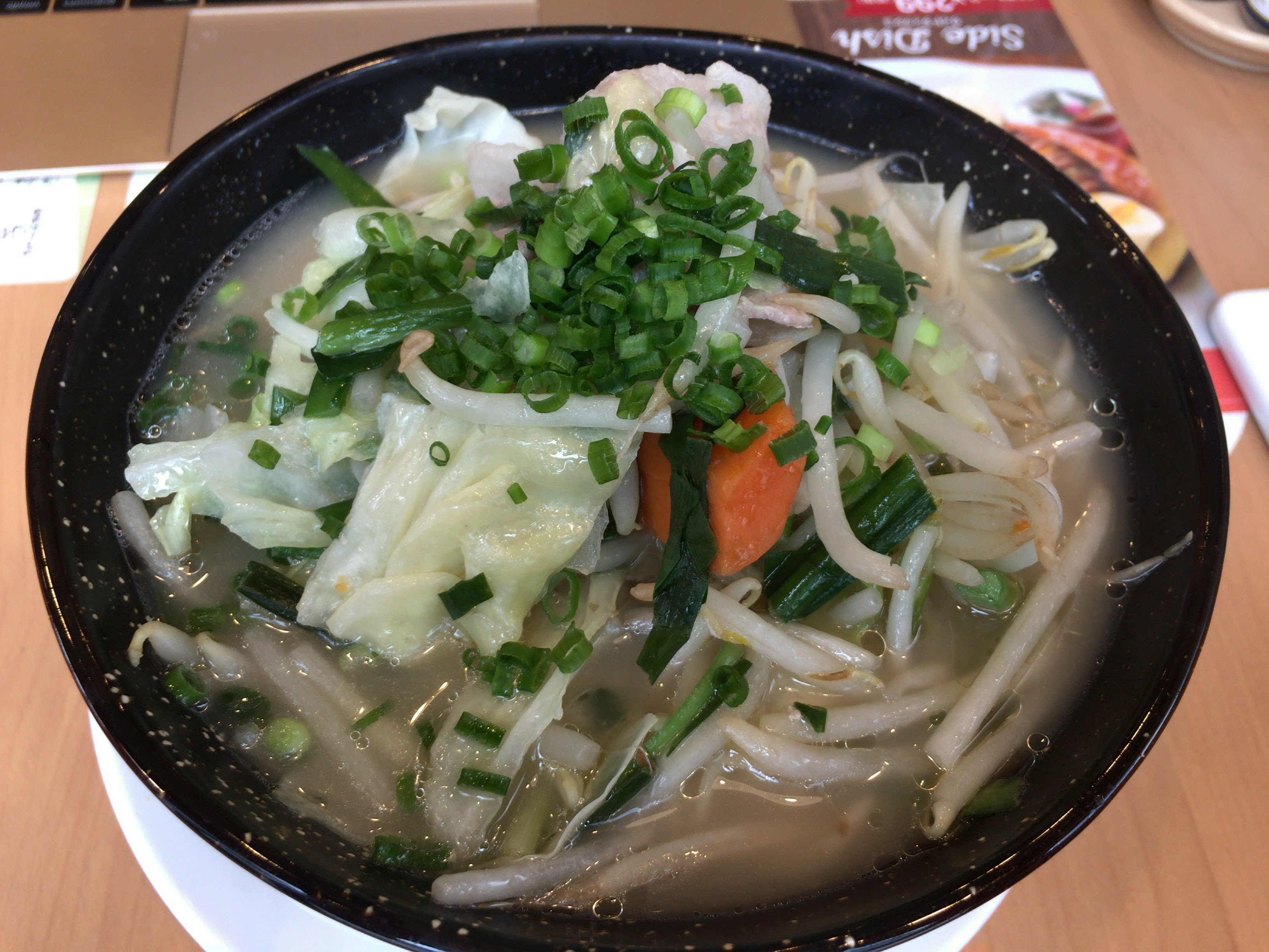ガスト 糖質ゼロ麺【レビュー】1日分の野菜のベジ塩タンメン 麺の満足感が高い！