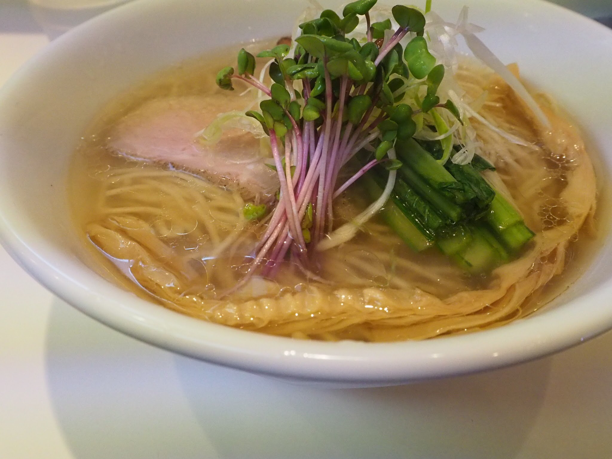 鶏そば 朱雀 下総中山 船橋【レビュー】上品な鶏塩だしと卵かけご飯がうまい