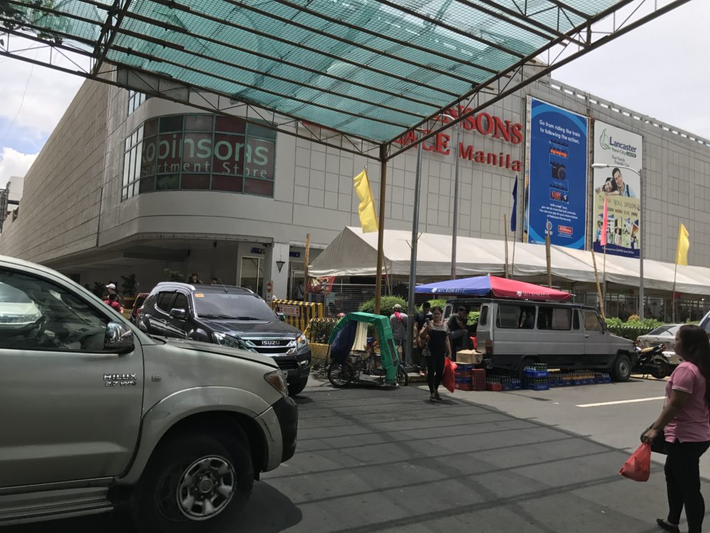 ロビンソンズ・プレイス・マニラ Robinsons Place Manila