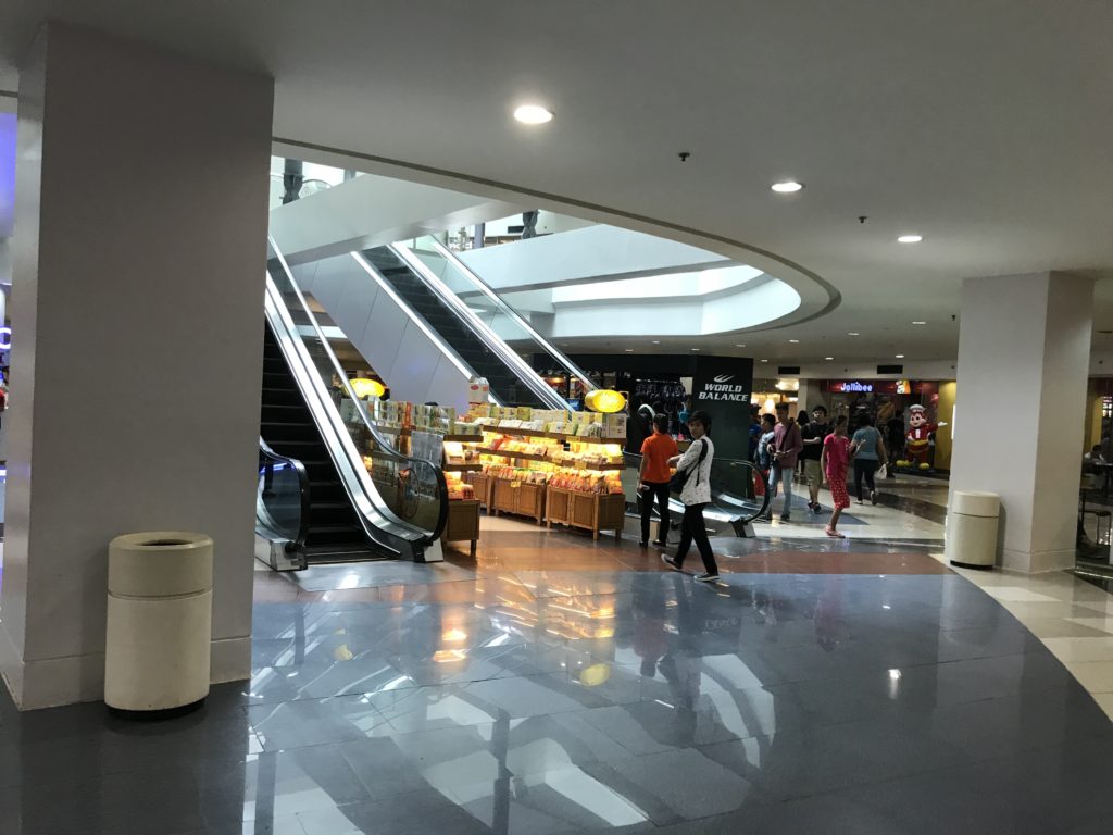 ロビンソンズ・プレイス・マニラ Robinsons Place Manila
