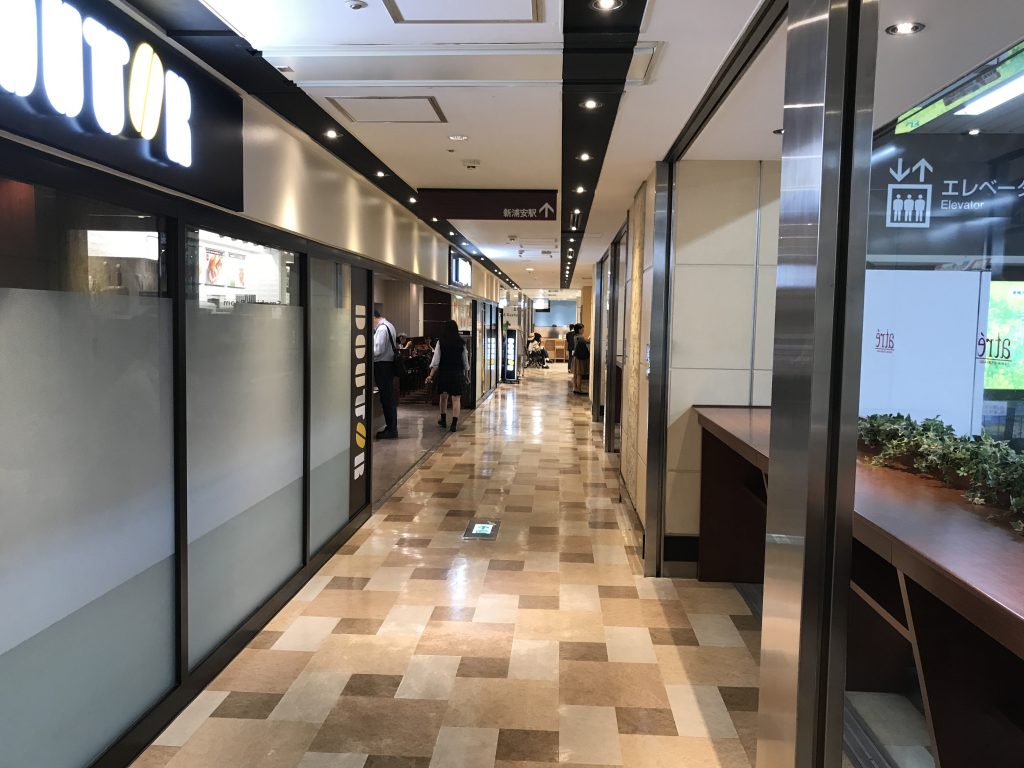 新浦安駅のスタンディングデスク