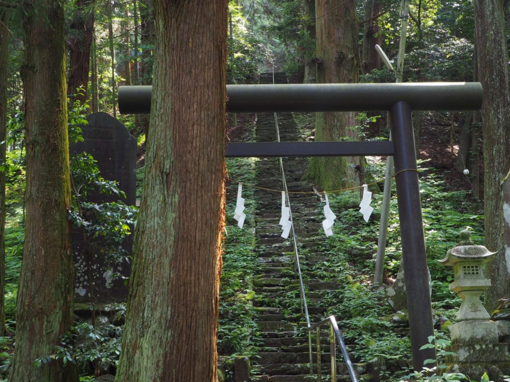 軍刀利(グンダリ)神社