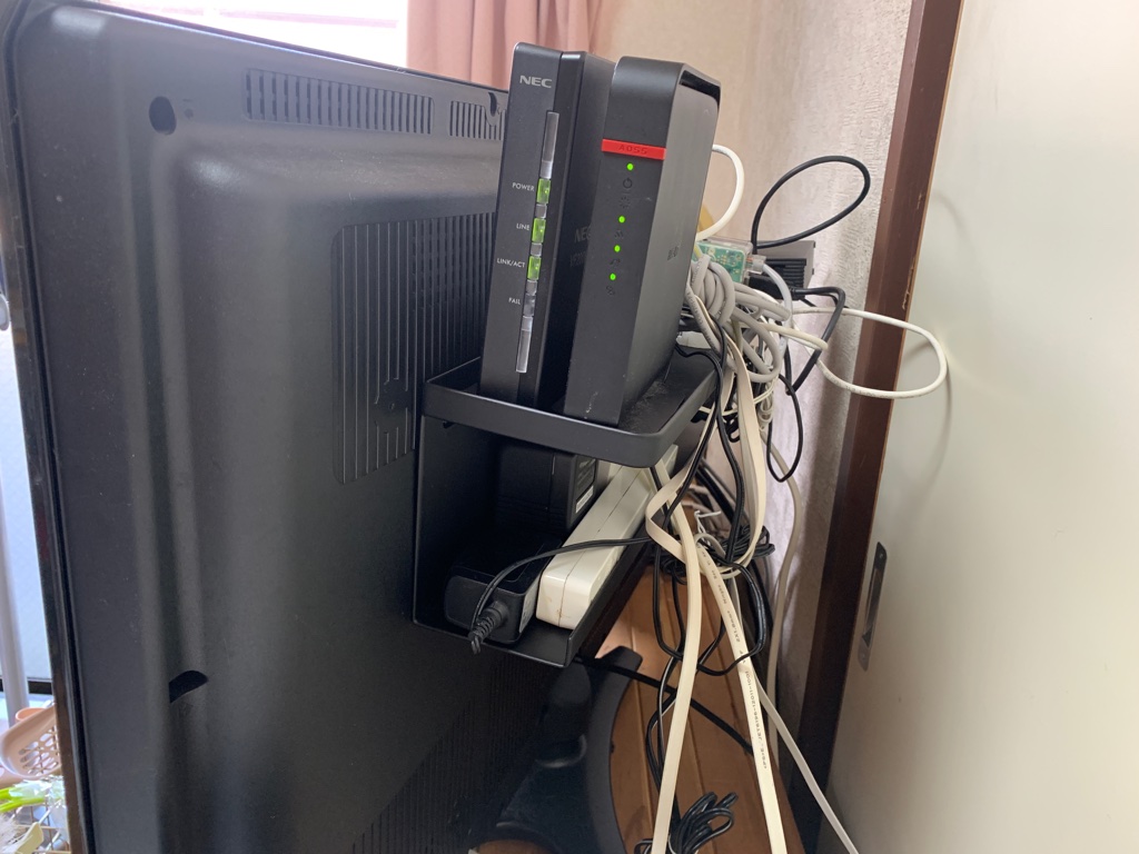 山崎実業(Yamazaki)TV裏収納ラック【レビュー】テレビ裏収納でルーター配線がスッキリ片付いた