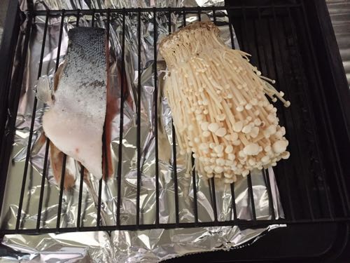 ヘルシオかんたん焼き 塩鮭とエノキ