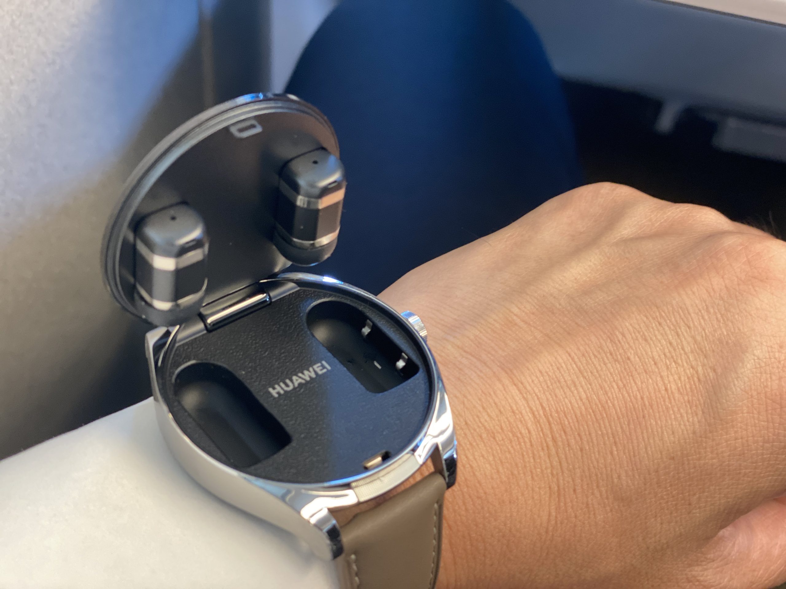 HUAWEI WATCH Buds【レビュー】イヤホンの充電が不要に